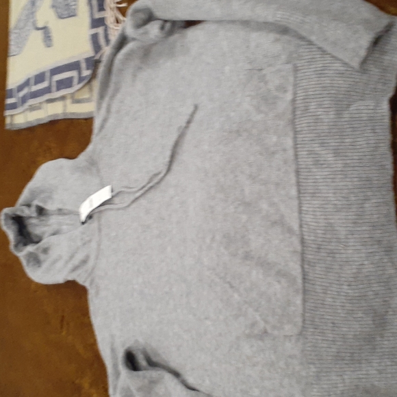 J crew sweater in Super soft yarn - Picture 9 of 11